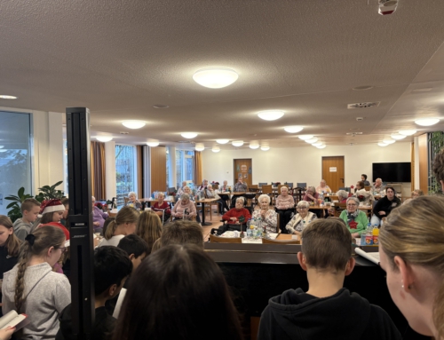 Traditioneller Weihnachtsbesuch im Seniorenstift