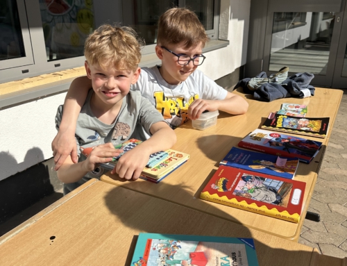 5. Bücherbasar bei tollem Sonnenschein und strahlenden Kinderaugen